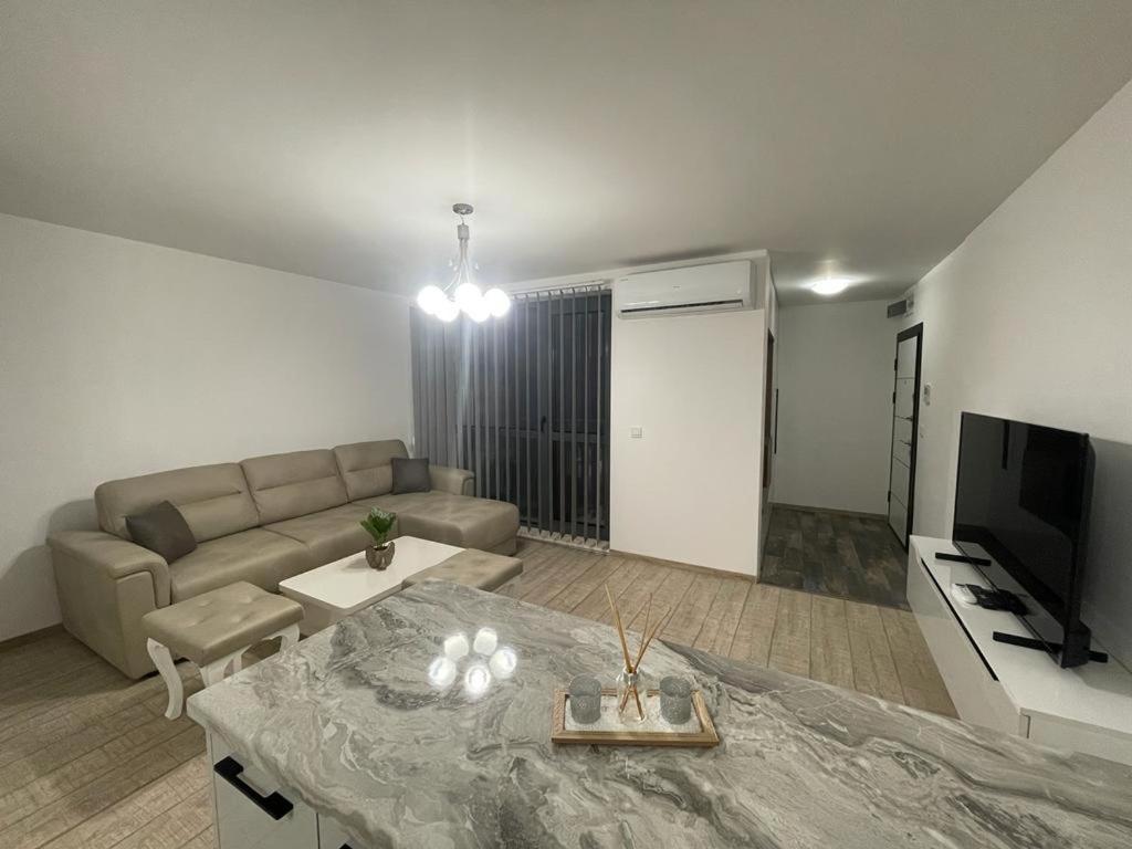 Emily & Nasi Apartment พลอฟดิฟ ภายนอก รูปภาพ